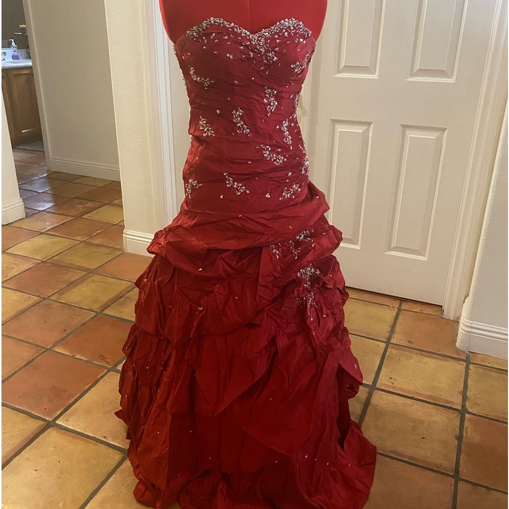 Mari Lee by Madeline Gardner, Red Formal, Size 0